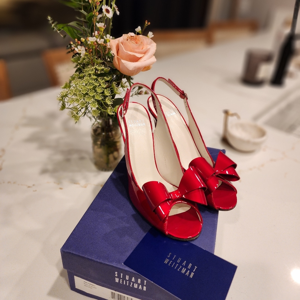 Stuart Weitzman, Candy Apple Red Patent Leather Bow Shoe /Heels, 7.5
